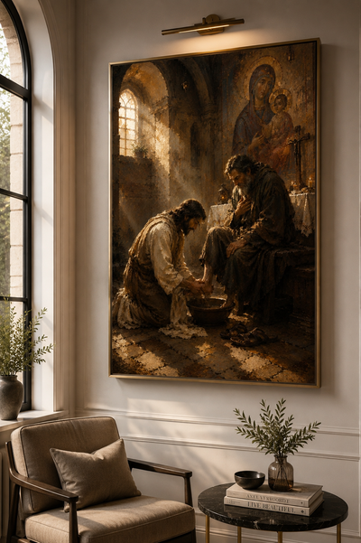 Lienzo religioso en un despacho clásico con paneles de madera