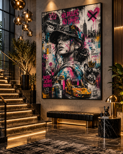 Lienzo de arte urbano Born Wild junto a una escalera iluminada con banco de cuero negro y lámpara de bolas
