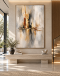 Lienzo Reflejo Dorado, abstracto en gris y dorado, en salón moderno